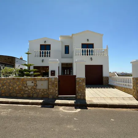 Comfortable In Tinajo With Swimming Pool Villa El Cuchillo