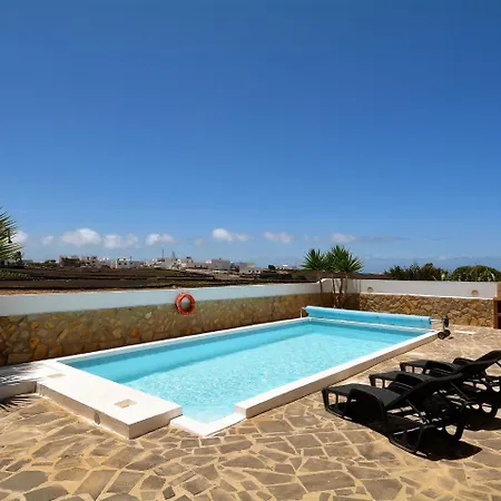 Villa Comfortable In Tinajo With Swimming Pool El Cuchillo
